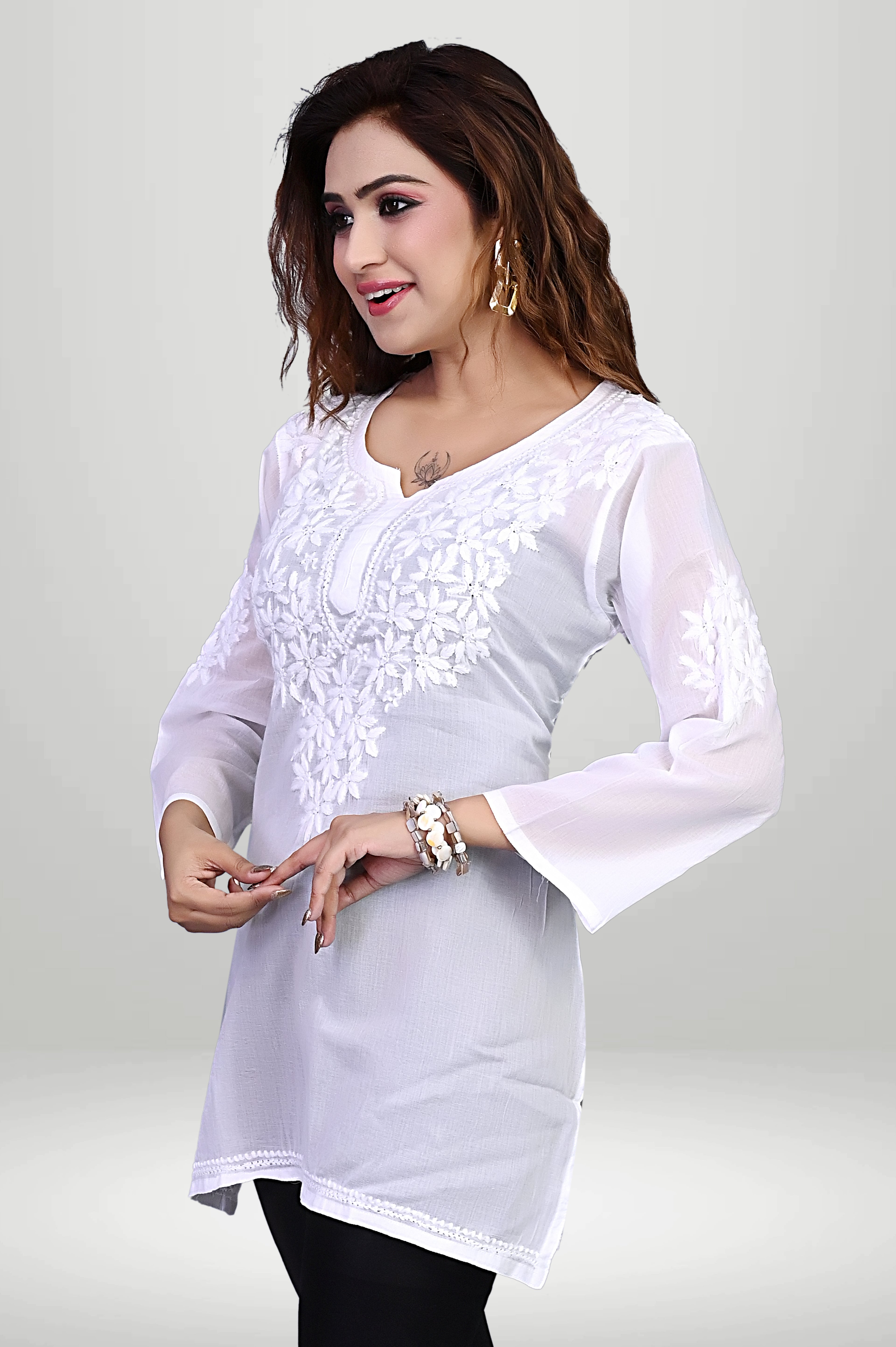 White Floral Chikankari Kurti – Lightweight Cotton | virtuore