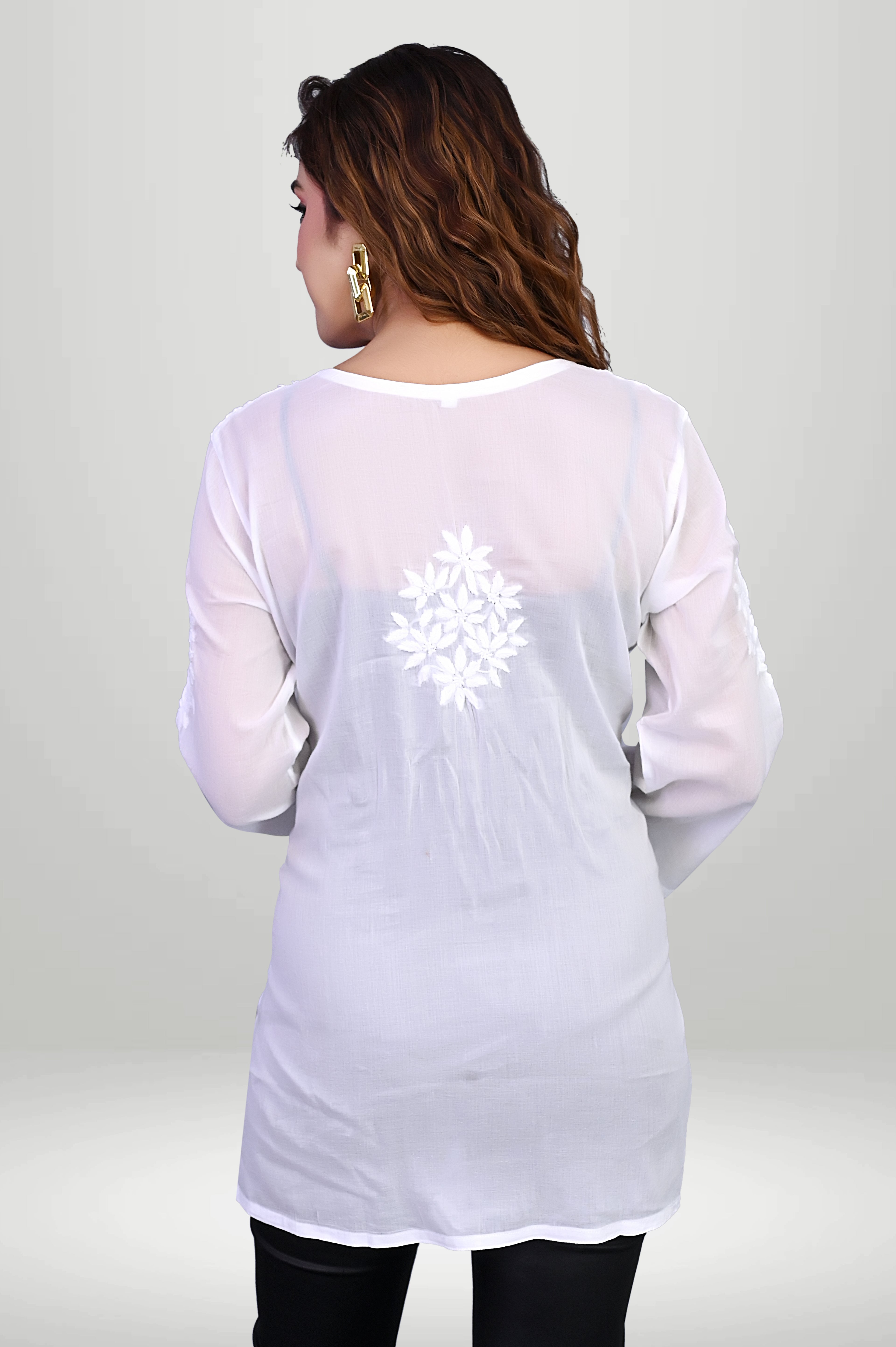 White Floral Chikankari Kurti – Lightweight Cotton | virtuore